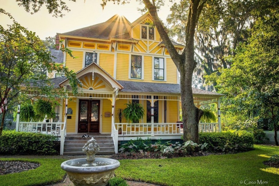 Йеллоу Хаус