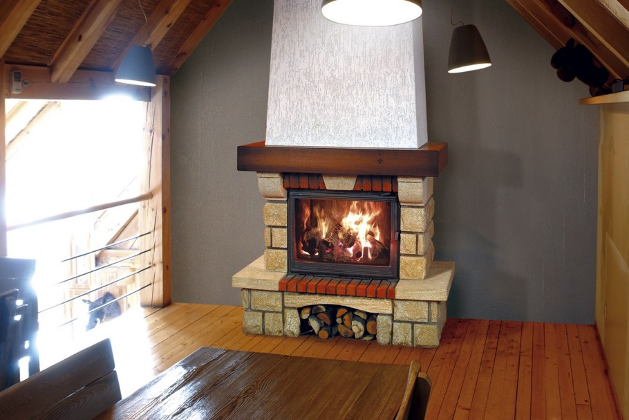 Небольшой камин