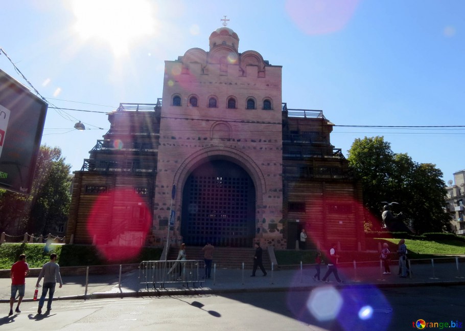 Дмитриевские ворота во Владимире