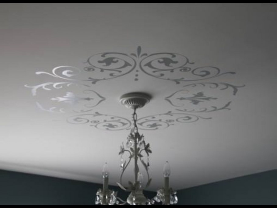 Фотопечать на потолке под люстру