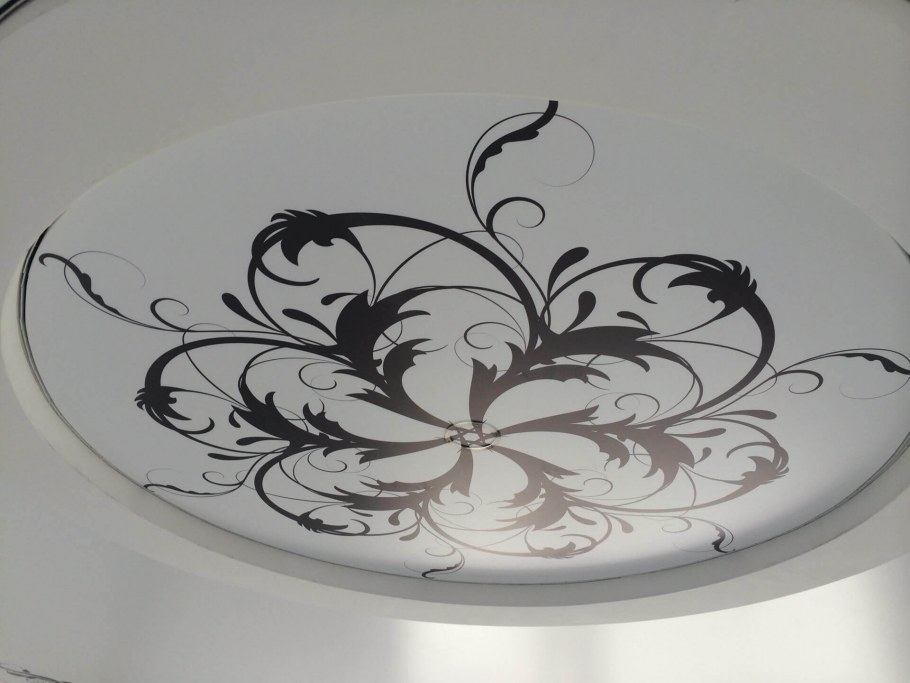 Роспись лепнины на потолке