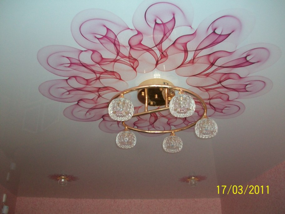 Фотопечать под люстру на натяжной потолок