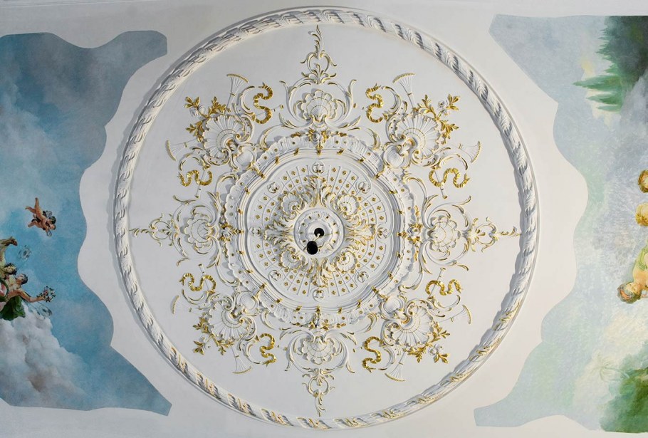 Декор потолка