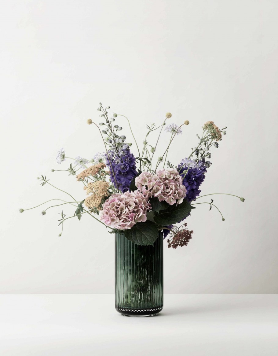 Стильные цветы в вазе