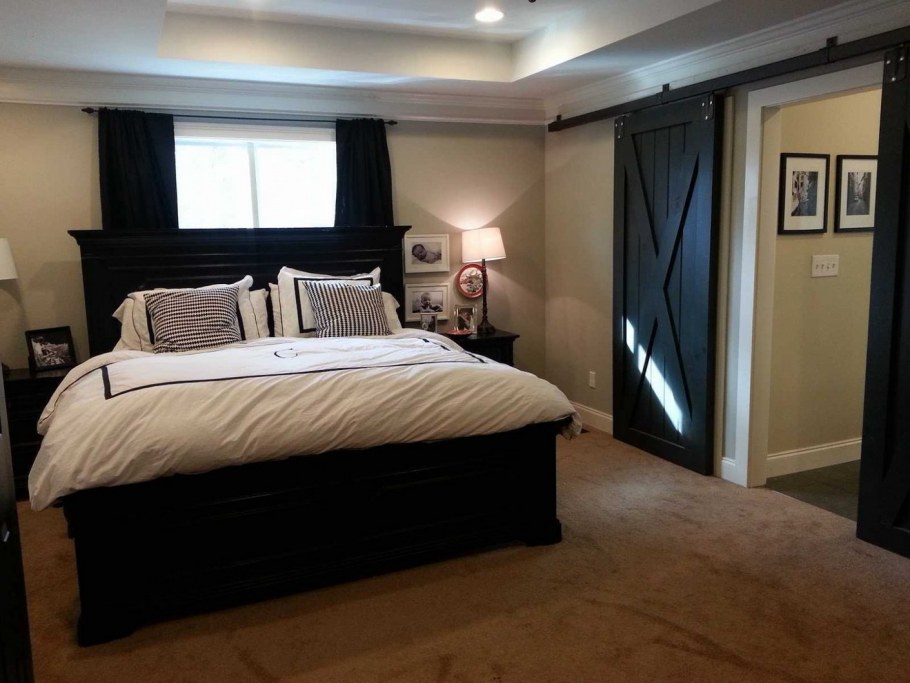 Интерьер спальни с белой мебелью