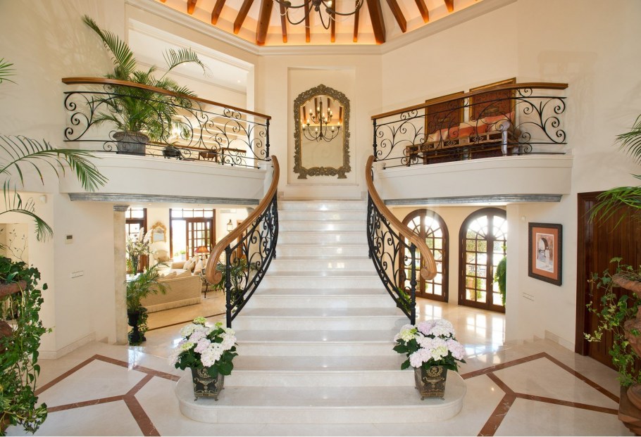 Лестница в особняке