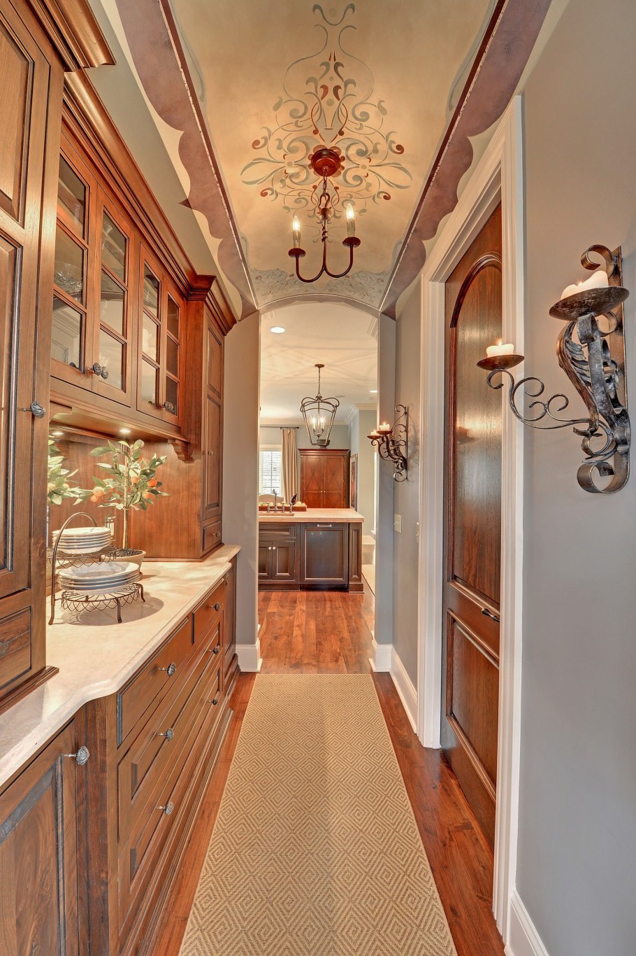 Кухня в узком коридоре