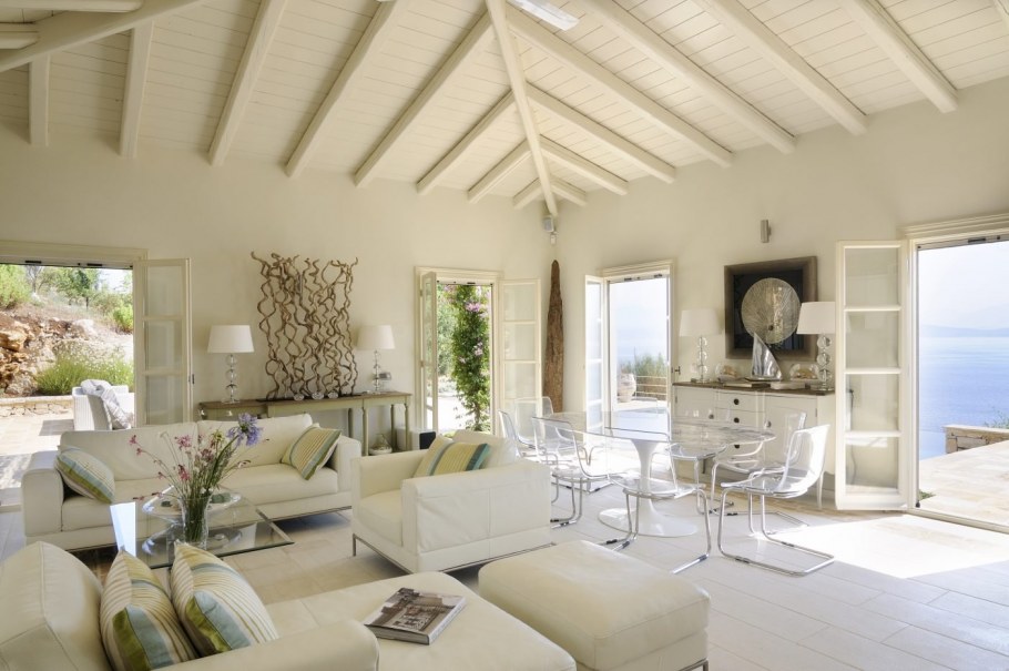 Интерьер загородного дома в греческом стиле