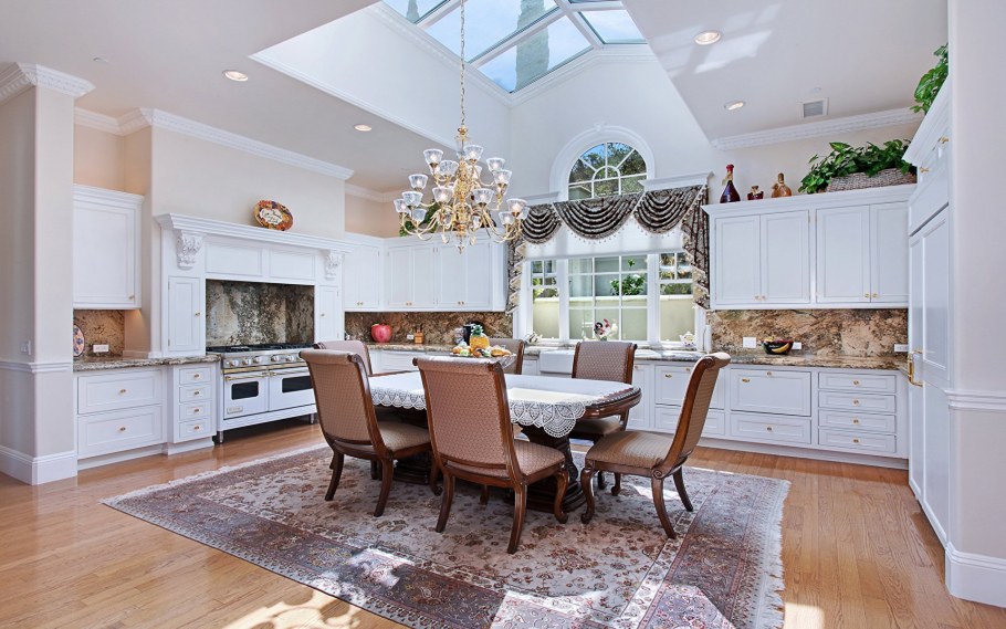 Интерьер большой кухни гостиной