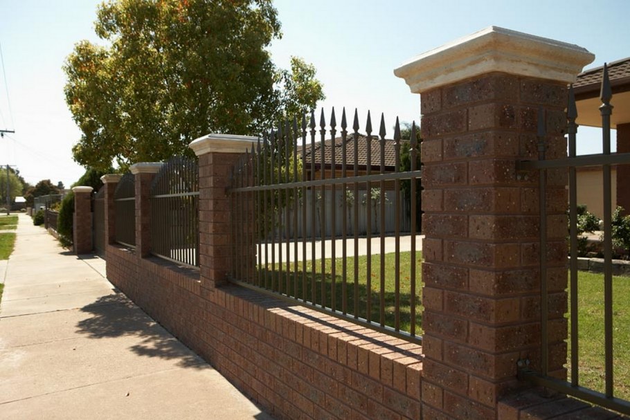 Забор с колоннами