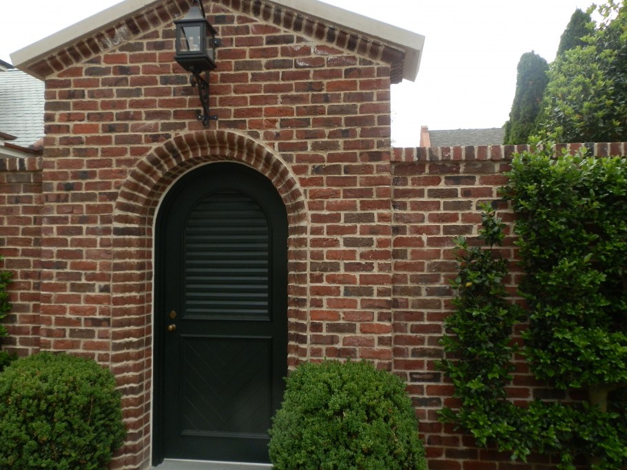 Калитка с аркой из кирпича