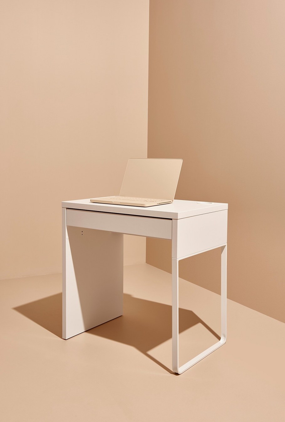 Письменный стол Micke икеа 73x50