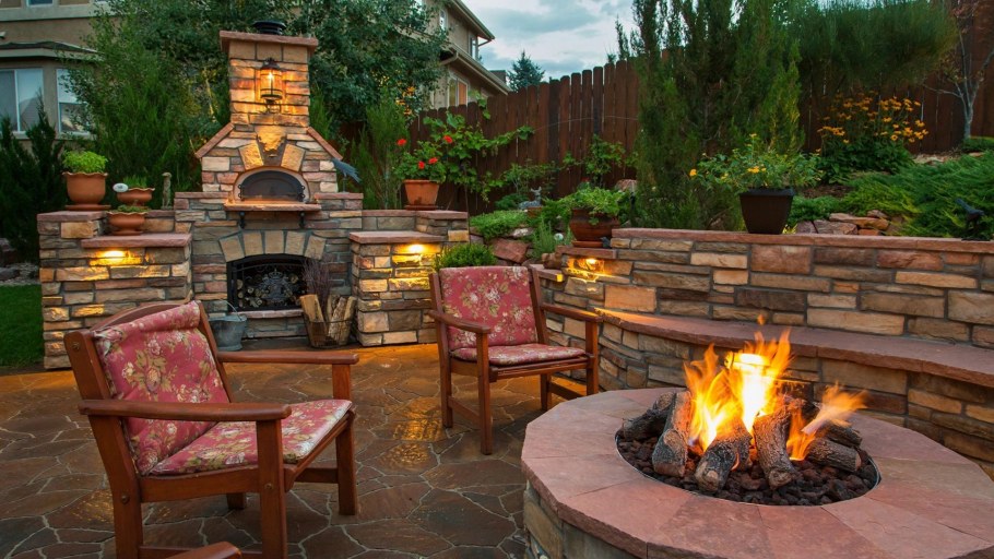 Кострище из камней на участке