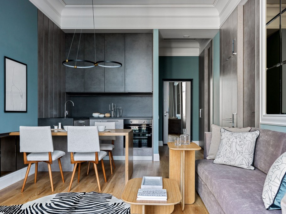 Человек в маленькой квартире