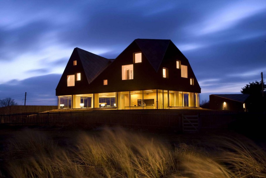 Дом с терракотовой крышей