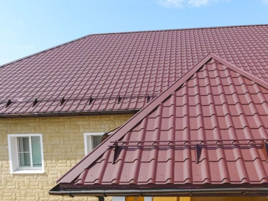 Фасад из светлого кирпича