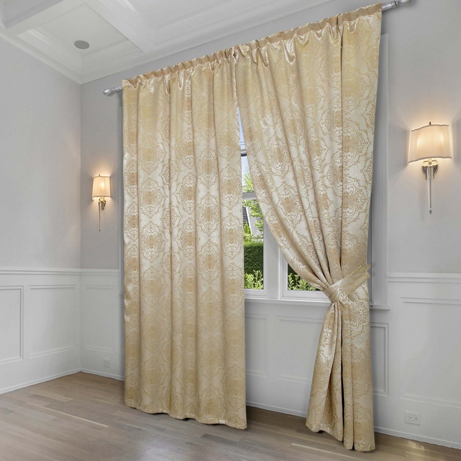 Красивые светлые шторы