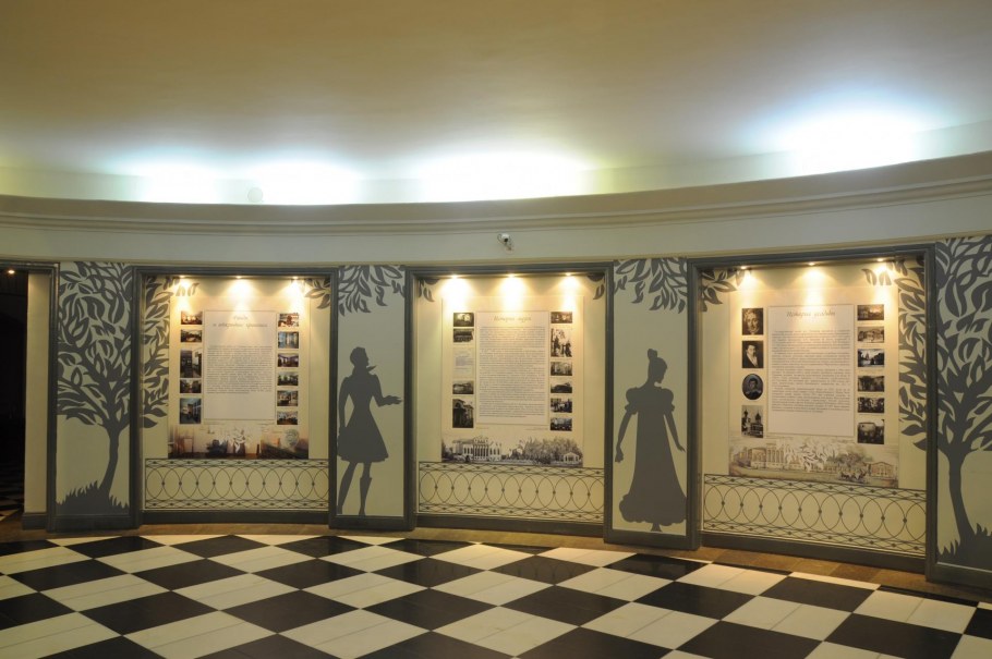 Интерьер театрального фойе