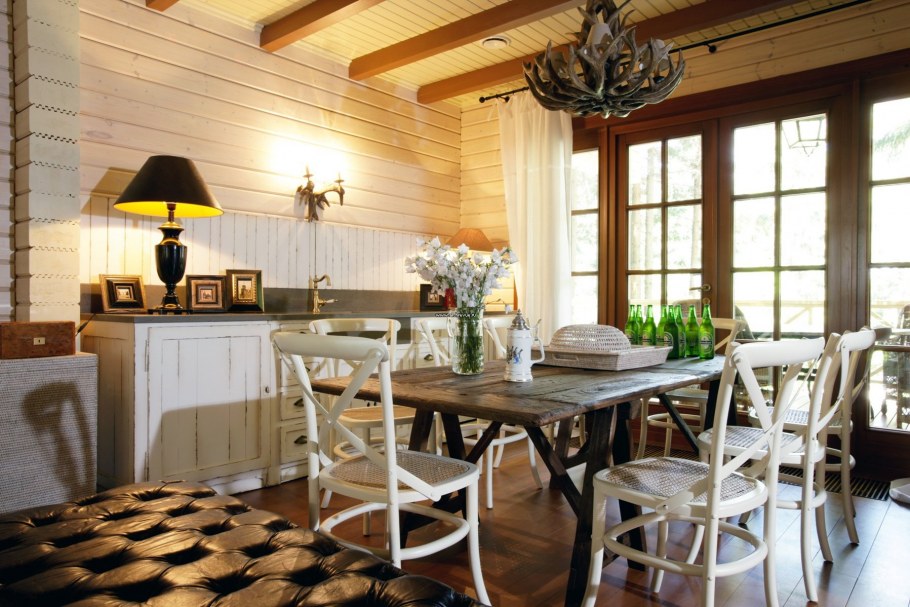 Гостиная Прованс Кантри в бревенчатом