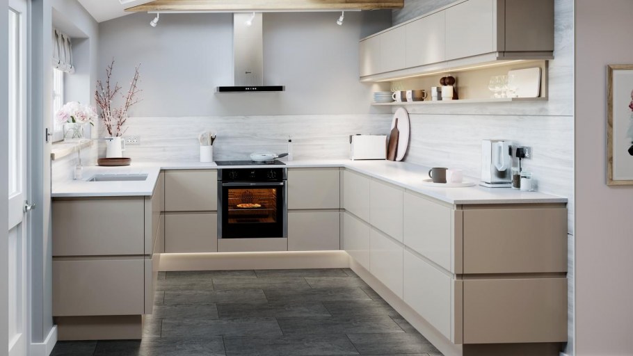 Кухни белые глянцевые угловые