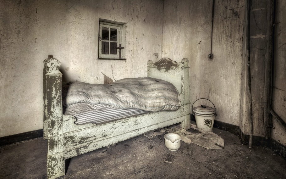 Страшная спальня