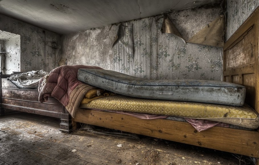 Заброшенная кровать