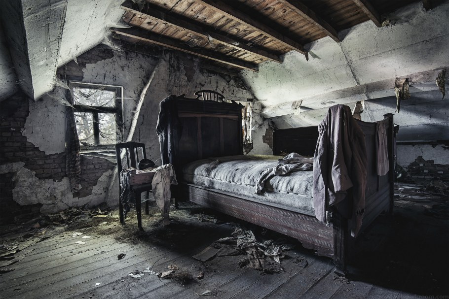 Заброшенная спальня