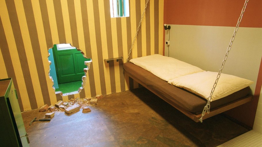 Отель Propeller Island City Lodge