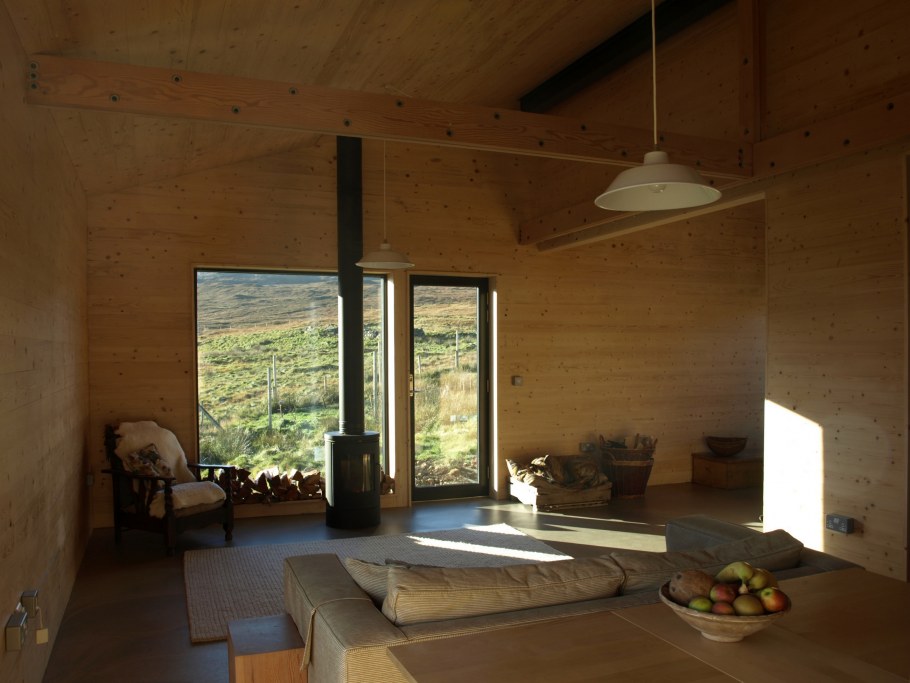 Каркасный маленький домик внутри