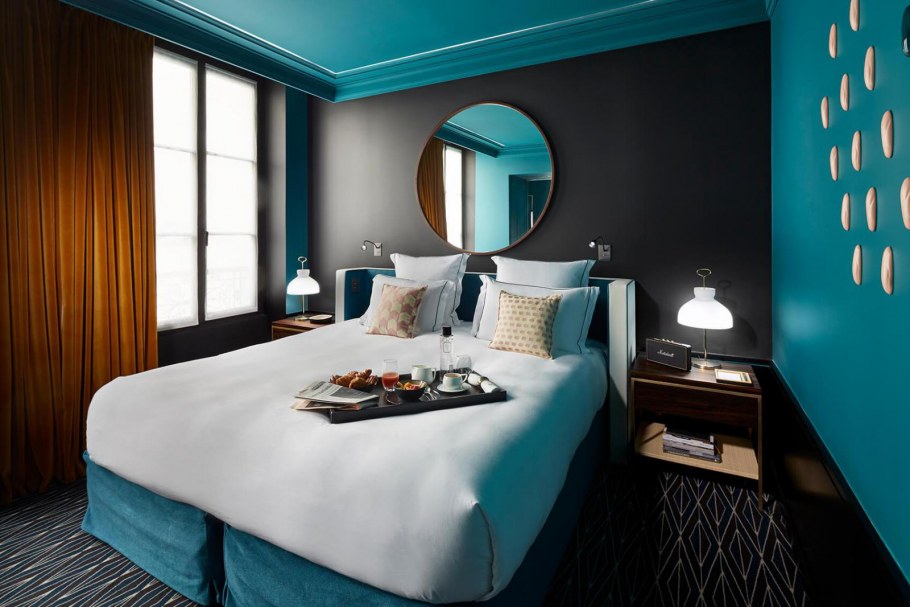 Спальня в цвете морской волны