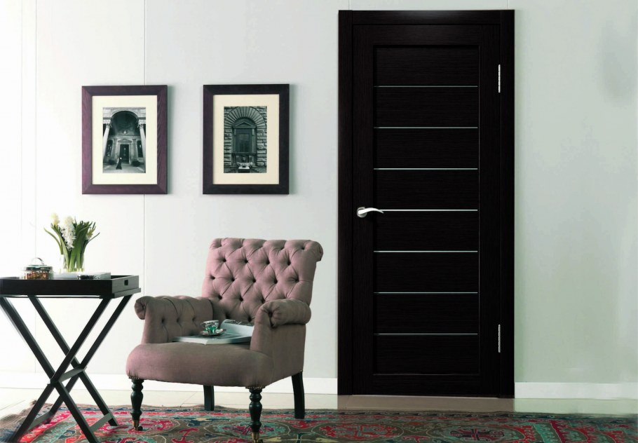 Темные двери в интерьере квартиры