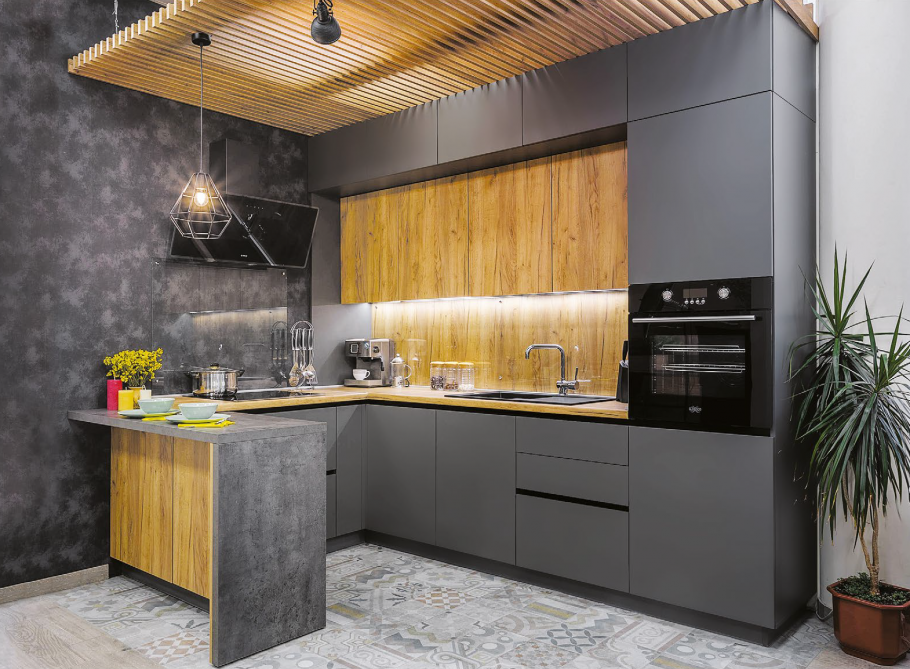 Кухня темно серая с деревом