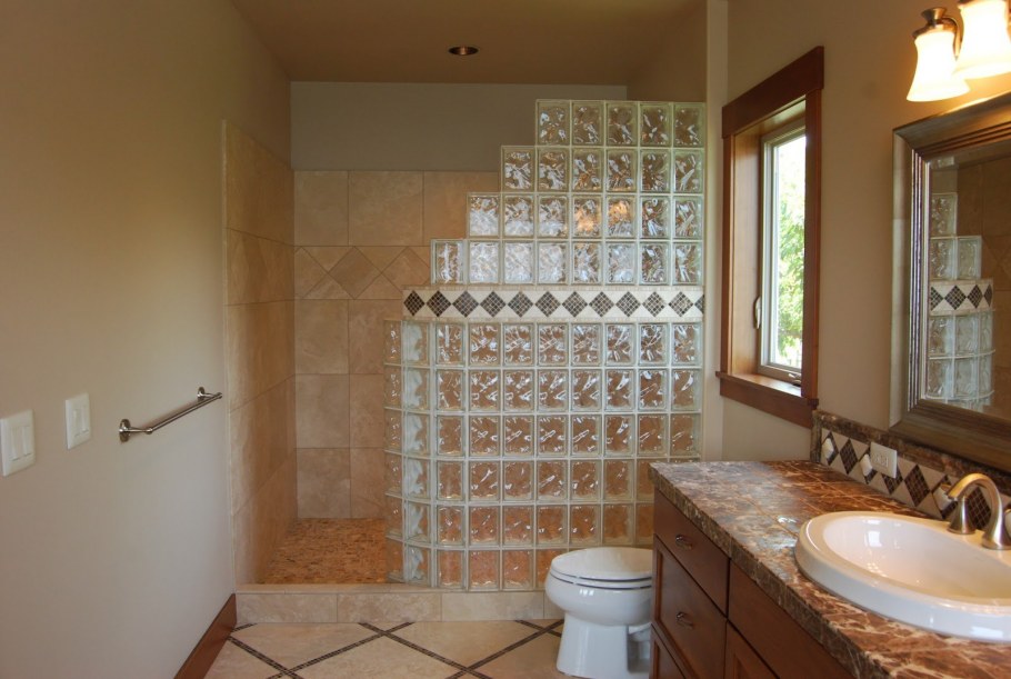 Стеклоблоки в ванной комнате