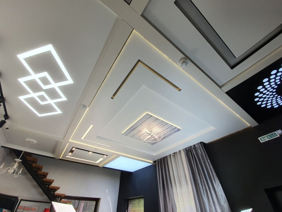 Подсветка в нише потолка