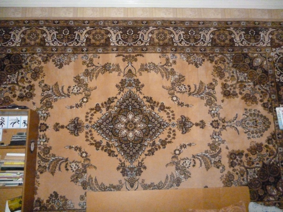 Килим на стене в интерьере