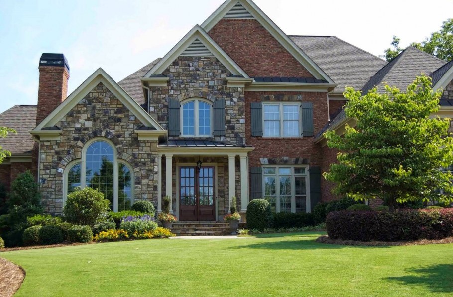 Ландшафт фасада частного дома