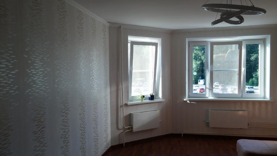 Белые стены в интерьере кухни