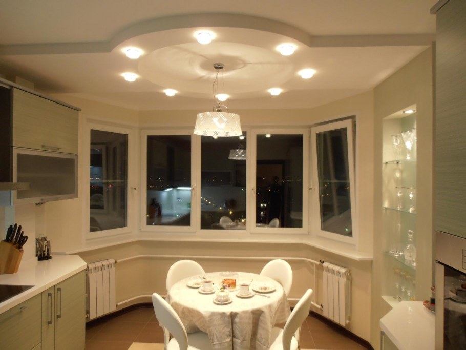 Кухонный гарнитур Вега. Сенома в эркере из бревна фото