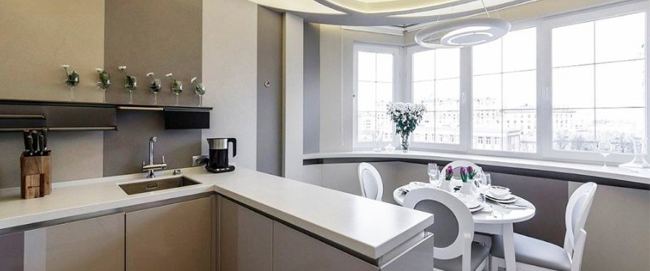 Дизайн цвета стен в кухне столовой с эркером