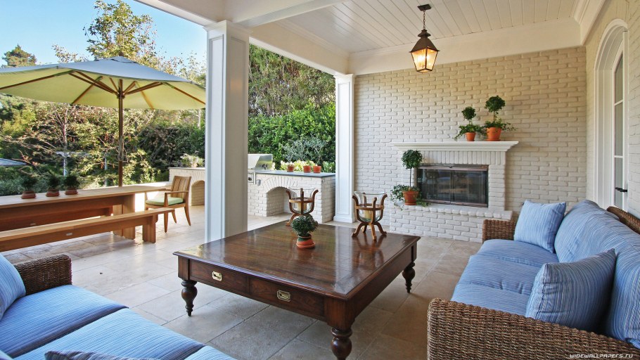 Отделка веранды камнем