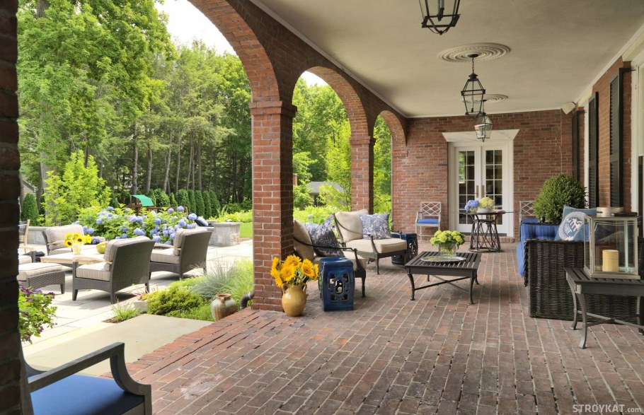 Веранда с камином