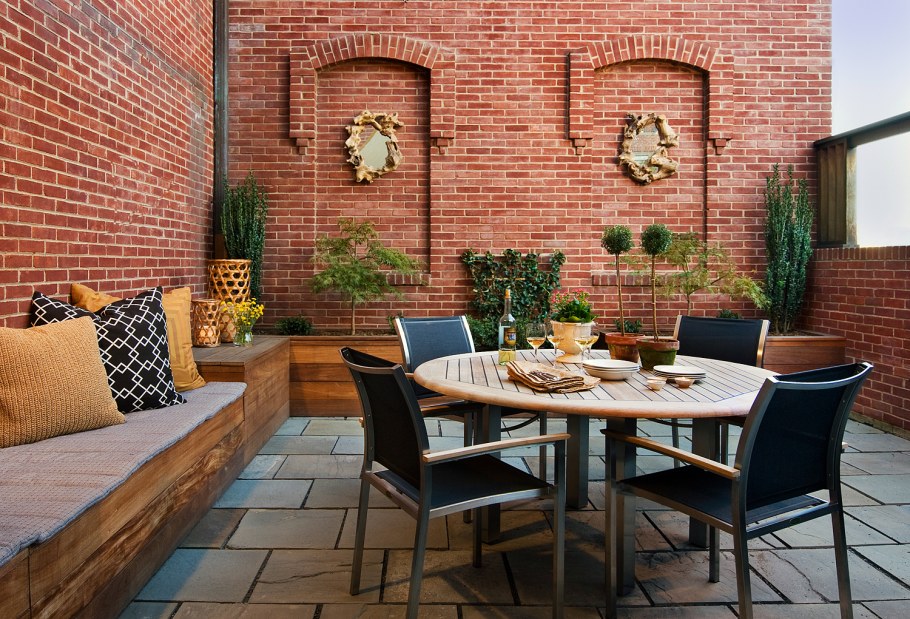 Застекленная веранда с камином