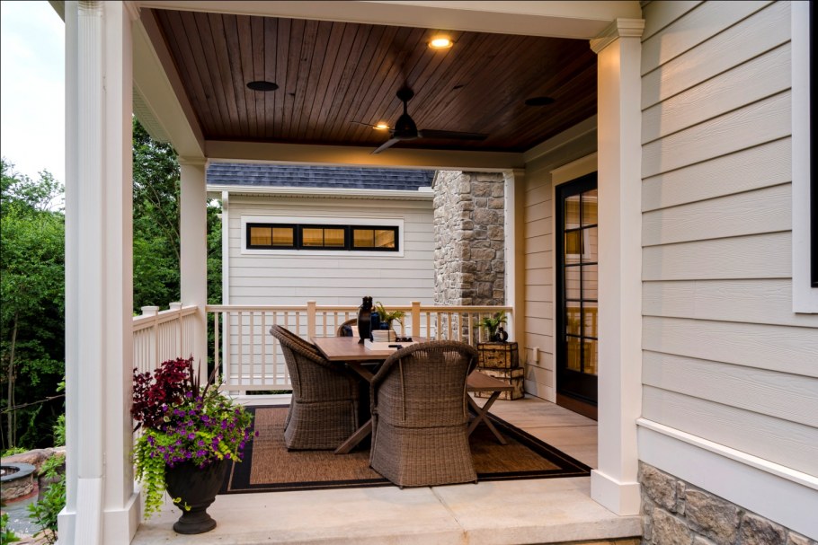 Веранда с камином