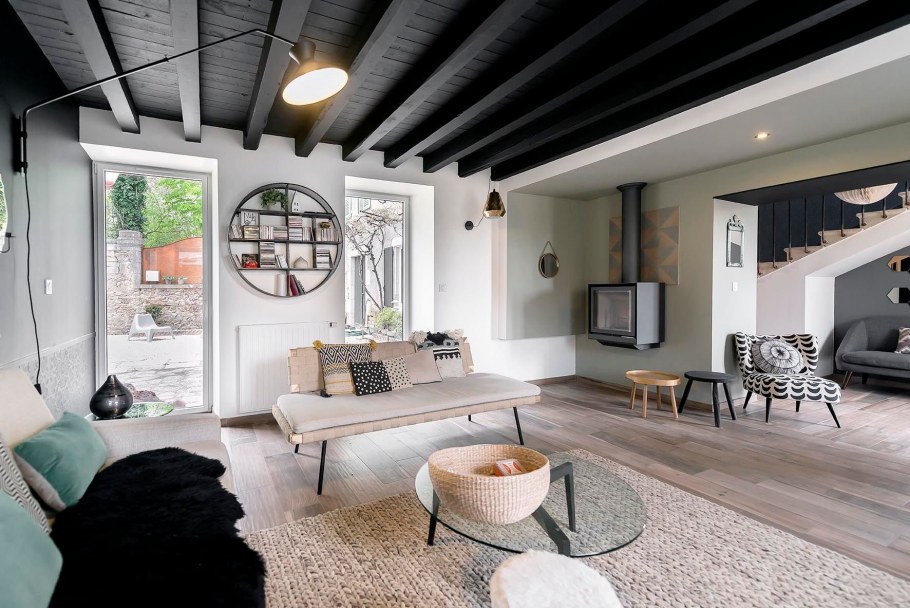 Черный потолок лофт