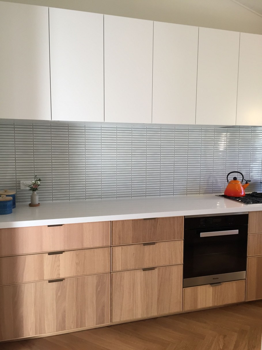 Кухня икеа АСКЕРСУНД С белой столешницей