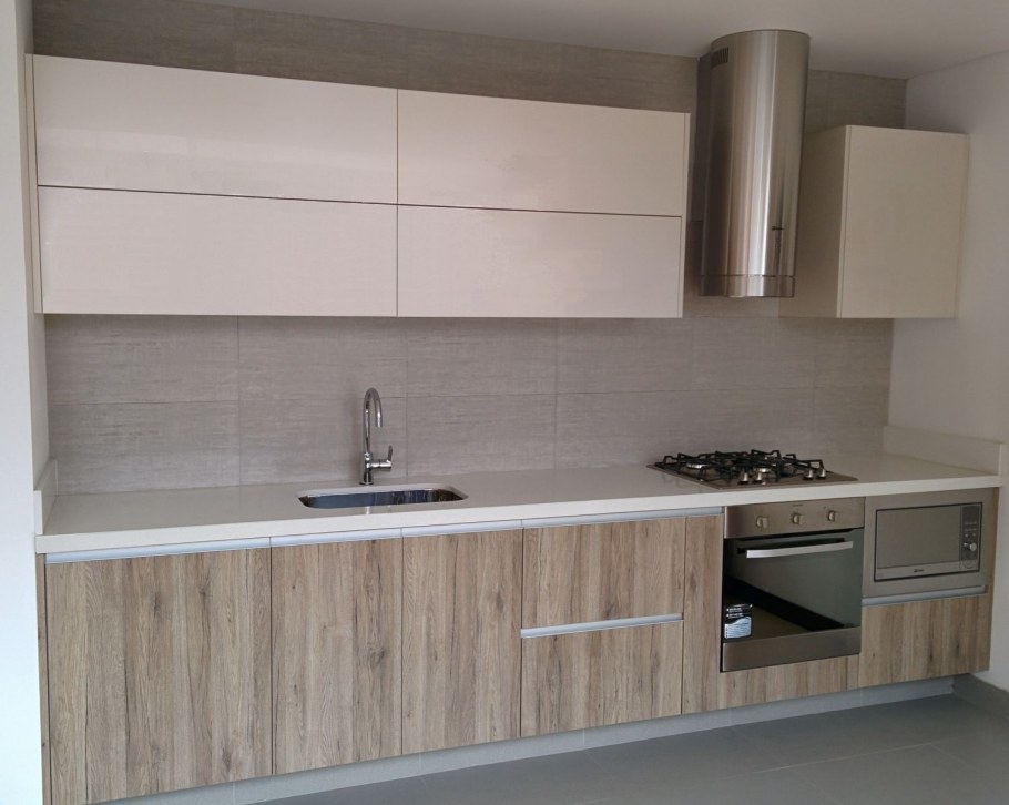 Кухня низ ель Карпатская верх белый