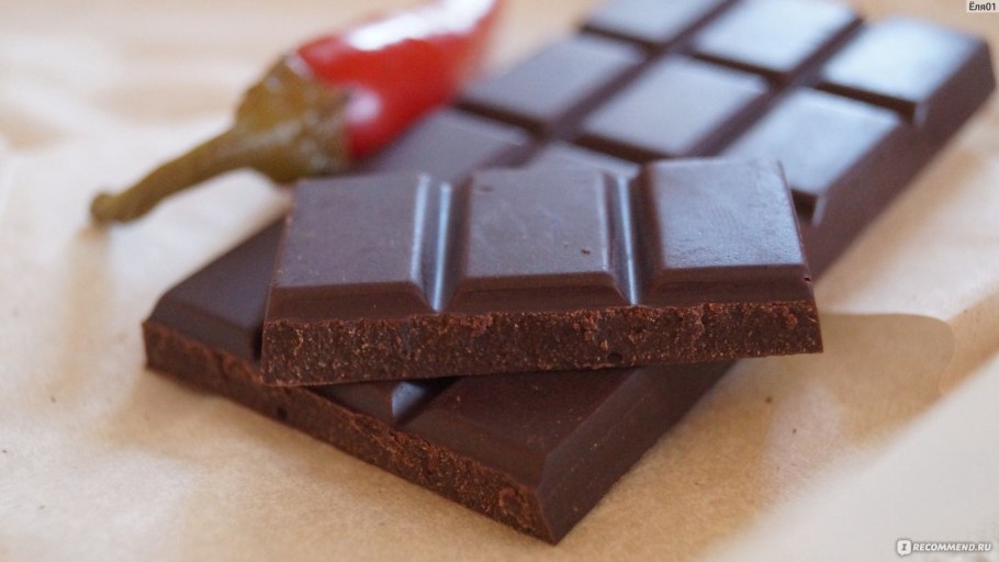 Кухня шоколадного цвета с бежевым