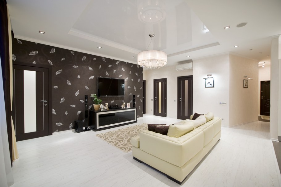 Кухня-гостиная в шоколадно-сливочных тонах