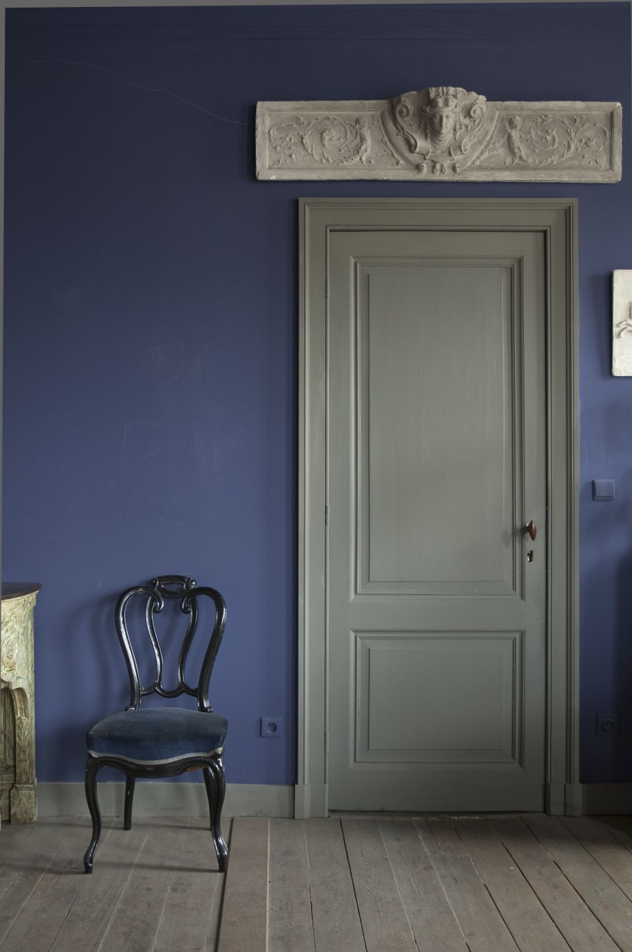 Синие двери в интерьере