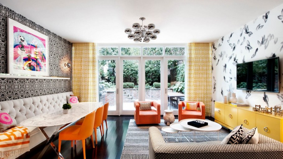 Яркие обои в интерьере гостиной